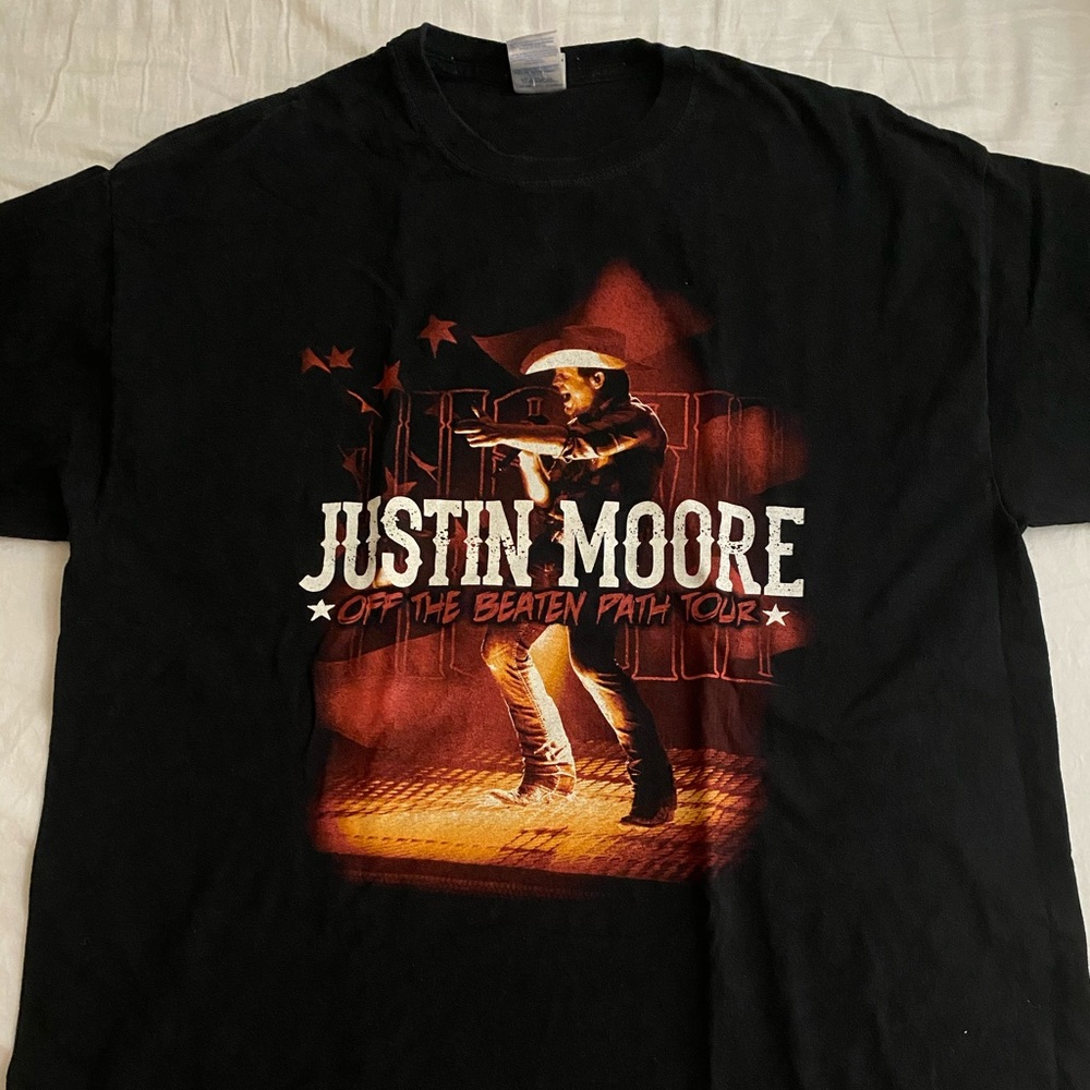 Country band t Justin Moore